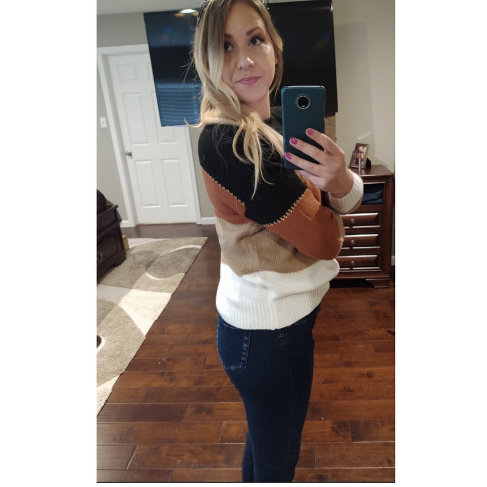 Color Block Sweater - Picture 2 of 3
